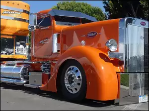Pomarańczowy, Truck