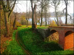 Jesień, Most, Ruina