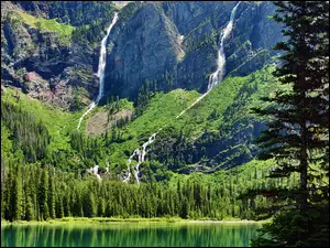 Drzewa, Jezioro Hidden Lake, Stan Montana, Stany Zjednoczone, Wodospady, Park Narodowy Glacier, Góry