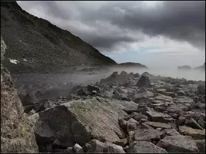 Mgła, Góry, Kamienie