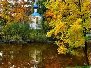 Rzeka, Jesień, Drzewa, Kapliczka