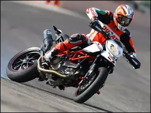 Wyścigowy, Ducati Hypermotard 1100 Evo, Tor