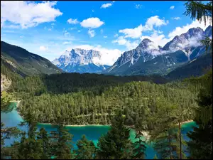 Lasy, Góry, Jezioro