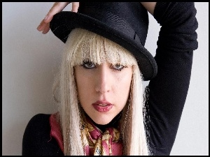 Lady Gaga, Kapelusz