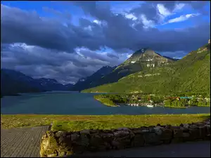 Kanada, Chmury, Jezioro, Góry, Budynki