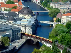 Mosty, Niemcy, Muzeum im. Bodego, Berlin, Rzeka