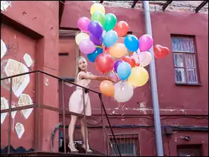 Balony, Blond, Domy, Dziewczyna, Kolorowe