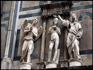 Anioł, Posągi, Rzeźby