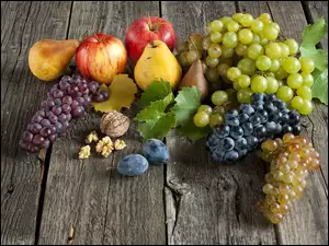 Śliwki, Winogrona, Jabłka, Gruszki, Orzechy