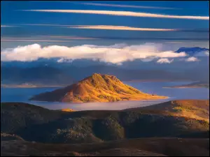 Góra Scotts Peak na jeziorze Pedder w Tasmanii w Australii