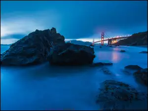 Zatoka w San Francisco z widokiem na most