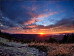 Zachód słońca nad Parkiem Narodowym Acadia położonym w USA na wybrzeżu stanu Maine