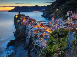 Cinque Terre-riwiera liguryjska z miastem Vernazza