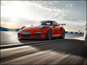 Czerwony samochód Porsche 911 GT3