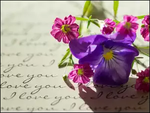 Miłosny napis z kwiatkami