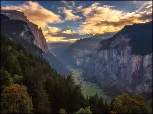 Dolina w górach