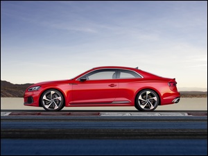 Czerwone Audi RS5 A5 Track