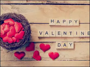 Napis Happy Valentine Day walentynkowy z serduszkami na deskach