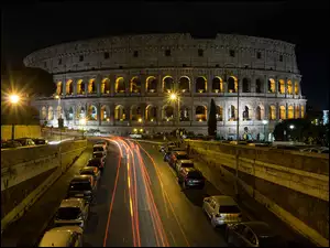 Oświetlone rzymskie Koloseum