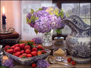 Dekoracja z kwiatami i truskawkami