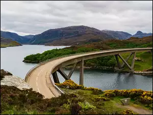 Most nad rzeką w Szkocji