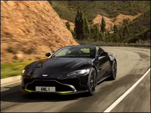 Samochód Aston Martin V8 Vantage