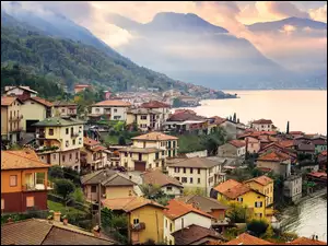 Miasto Como nad alpejskim jeziorem