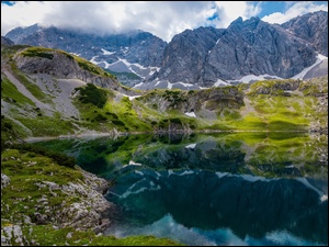 Jezioro górskie Dragon w Tyrolu