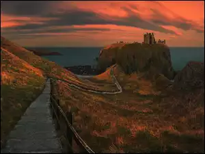 Zamek nad morzem w Szkocji