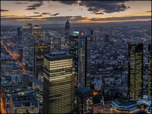 Niemieckie miasto Frankfurt nocą
