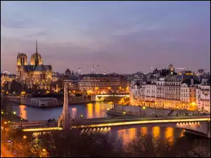 Panorama Paryża w nocy
