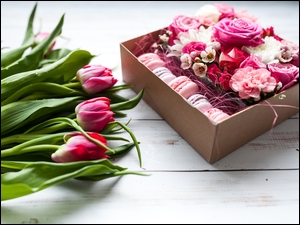 Tulipany, Kwiaty, Pudełko, Deski, Róże, Ciasteczka