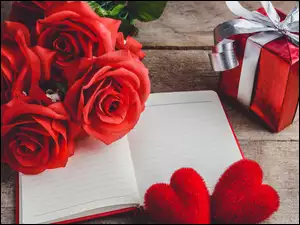 Róże i serca na notesie