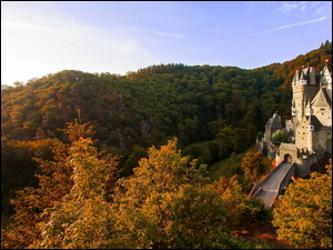 Zamek Eltz jesienną porą