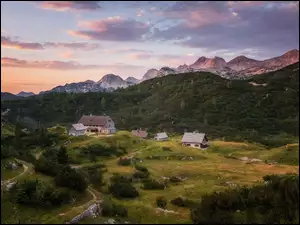 Słowenia, Alpy Julijskie, Gmina Kranjska Gora, Drogi, Chmury, Płaskowyż Komna, Las, Góry, Domy