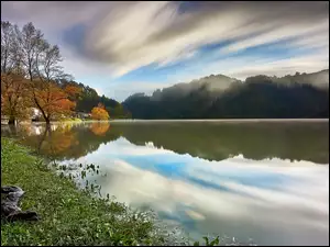 Chmury, Jezioro, Drzewa, Jesień