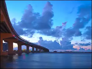 Most w amerykańskim portowym mieście Gulf Shores