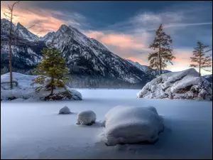 Śniegiem, Jezioro Hintersee, Bawaria, Zasypane, Niemcy, Drzewa, Góry