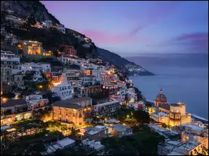 Positano, Wybrzeże Amalfitańskie, Światła, Włochy, Domy, Morze, Góry Monti Lattari