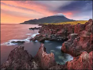 Wyspa Iturup, Morze, Skały, Obwód sachaliński, Zachód słońca, Wybrzeże, Rosja, Góry