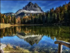Góry Dolomity, Masyw Tre Cime di Lavaredo, Włochy, Jezioro Antorno Lake, Prowincja Belluno, Drzewa, Odbicie