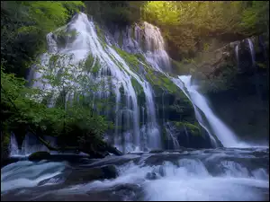 Wodospad Panther Creek Falls w amerykańskim stanie Waszyngton