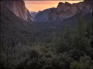Skała El Capitan w Parku Narodowym Yosemite