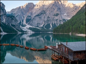 Południowy Tyrol, Góry Dolomity, Łódki, Włochy, Dom, Drewniany, Jezioro Pragser Wildsee