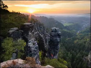 Skały, Góry Połabskie, Zachód słońca, Niemcy, Drzewa, Park Narodowy Saskiej Szwajcarii