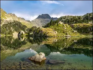 Hiszpania, Pireneje, Katalonia, Drzewa, Gmina Naut Aran, Szczyt Colomers, Jezioro, Góry, Lac Long