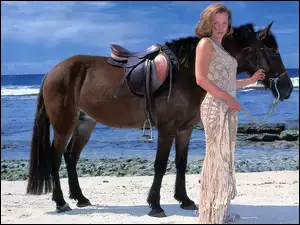Plaża, Gillian Anderson, Koń