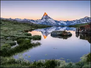 Szczyt Matterhorn, Góry Alpy, Kamienie, Szwajcaria, Jezioro Stellisee, Kanton Valais