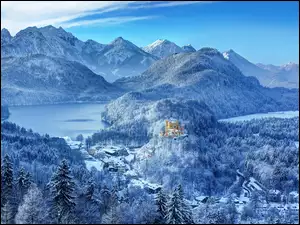 Niemcy, Jezioro Schwan, Zamek Hohenschwangau, Jezioro Alpsee, Lasy, Zima, Śnieg, Drzewa, Góry, Bawaria