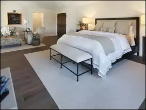 W nowoczesnym stylu urządzona sypialnia